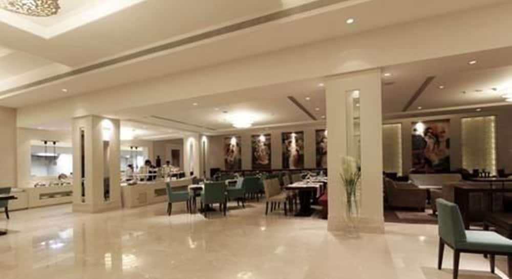 เลมอน ทรี พรีเมียร์ 2 คุรคุราม Hotel คูร์เคาน์ ภายนอก รูปภาพ